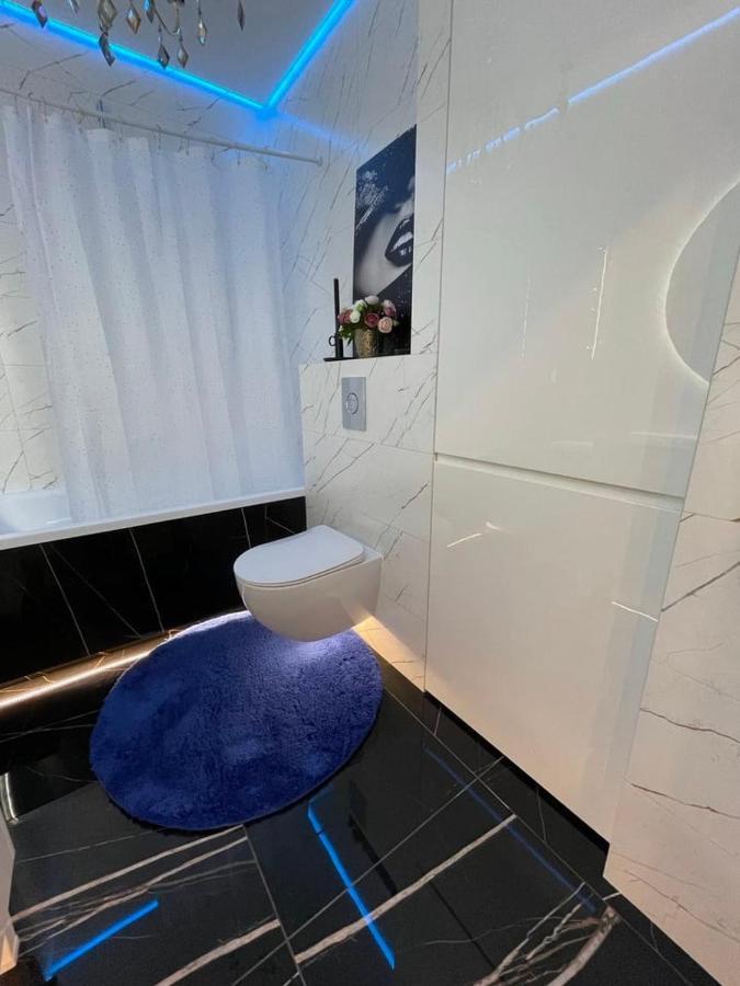 1 Room 65M2 Center Of Obolon Near River Side. Kyiv Exterior foto