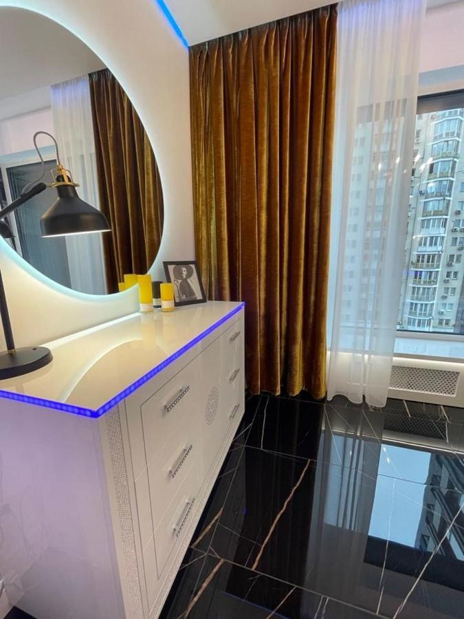 1 Room 65M2 Center Of Obolon Near River Side. Kyiv Exterior foto