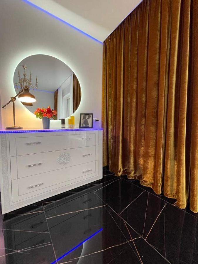 1 Room 65M2 Center Of Obolon Near River Side. Kyiv Exterior foto